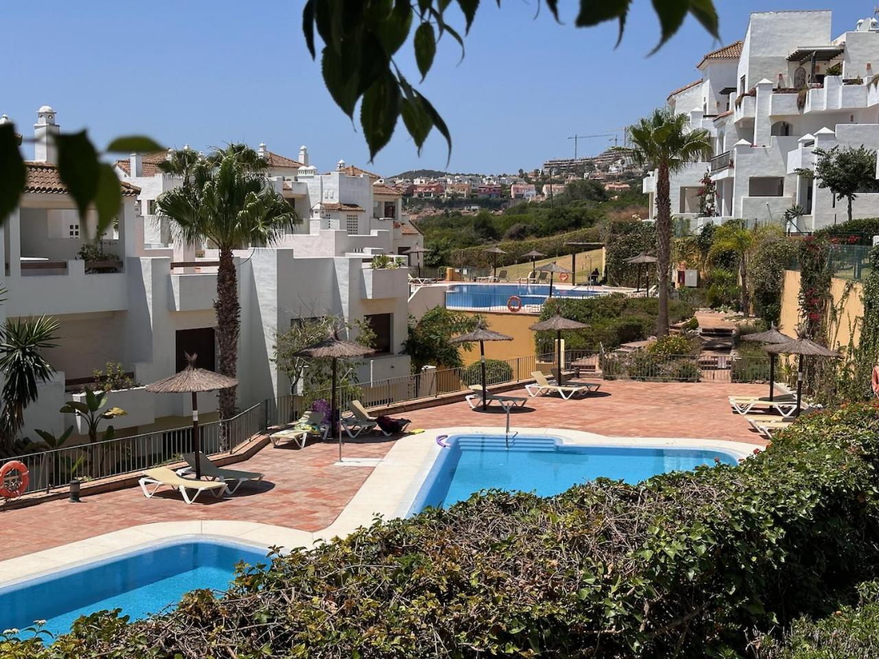 Quiet Family Apartment, 4 Pools, Close To The Beach And Golf, La Marina Alcaidesa 9 02 المظهر الخارجي الصورة